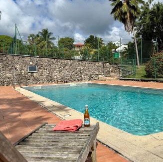 Dampierre Apartment | Spacieux appart avec piscine, 5 minutes à pied des plages