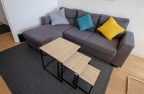 Colombier - Champ de Mars Apartment | Spacieux appartement avec Balcons, 4 chambres, espace & confort, Centre Gare
