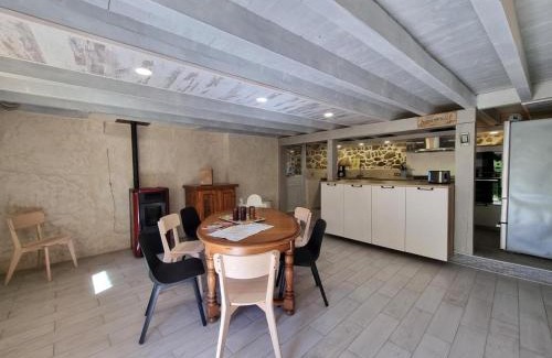Usson-en-Forez House | Spacieux gîte avec bain nordique et wifi à Usson-en-Forez - FR-1-496-359