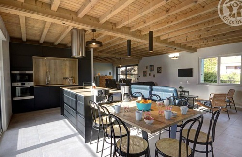 Saint-Just-Saint-Rambert Cottage | Spacious 4-Bedroom Cottage with Modern Amenities, Garden, and Fireplace in Saint-Just-Saint-Rambert