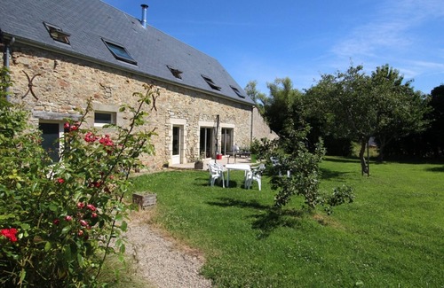 Saint-Sauveur-le-Vicomte Cottage | Spacious Home with Garden, Near Medieval Castle, 4 BR, 4.5 BA, Pet-Friendly, Parking, Ideal for Families