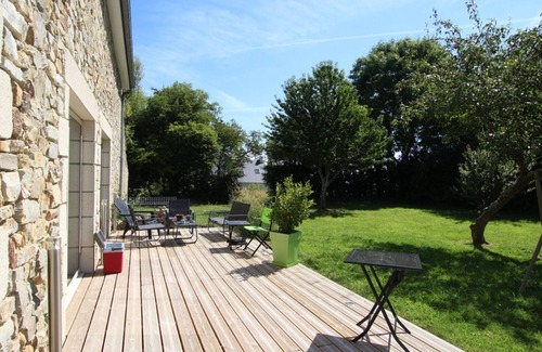 Saint-Sauveur-le-Vicomte Cottage | Spacious Home with Garden, Near Medieval Castle, 4 BR, 4.5 BA, Pet-Friendly, Parking, Ideal for Families