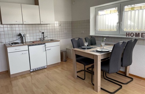 Ichenhausen Apartment | Spacious apartment with a sunny garden & sauna near Legoland