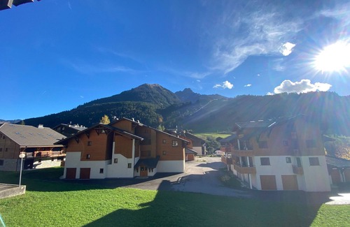 La Chapelle-d'Abondance Apartment | Spacious 3-Room Apartment Near Ski Slopes with Balcony and Parking