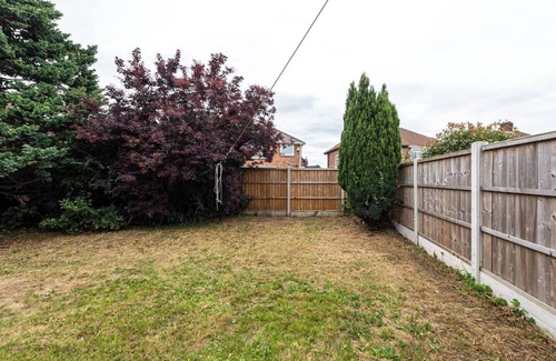 Hunts Cross House | Spacious 3-Bed by Beatles Attractions & Transport