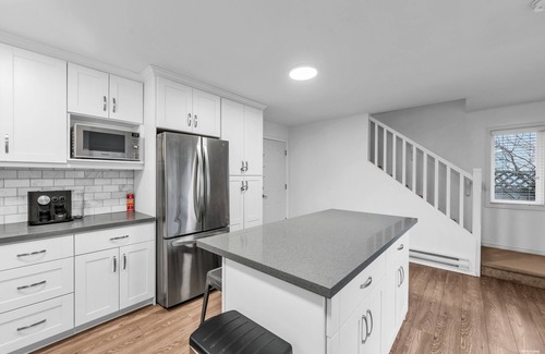 Richmond House | Spacious 1,000 sq.ft. Private Lodging YVR