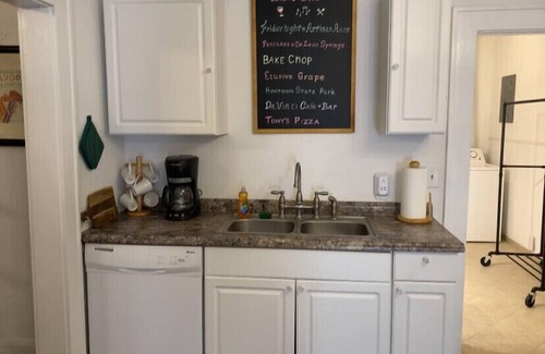 DeLand Apartment | Spacious 1/1 apartment near Stetson, sky diving, river, springs, racing, beaches