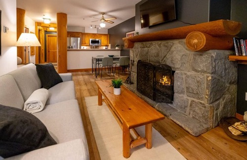 Nordic Estates House | Spacious 1.5BR: 5 min to Village with Private Hot tub & Pool!