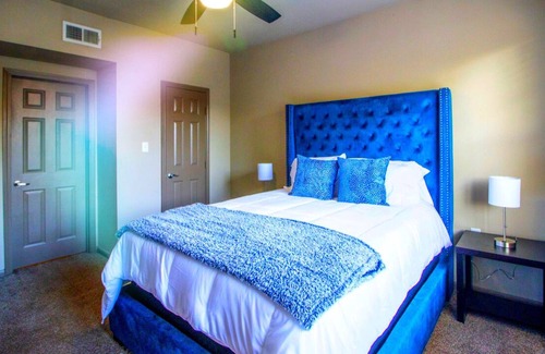 Grogan's Mill Apartment | Spacious 1 Bd W/ Garage In The Woodlands|Pool