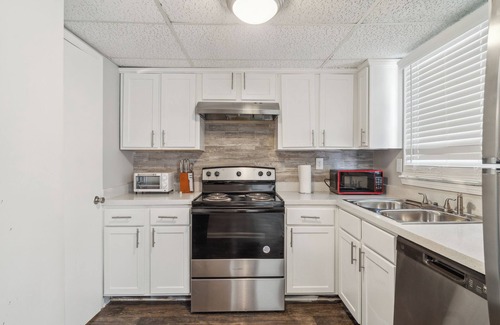 Ellenwood Apartment | Spacious 1 Bed 1.5 Bath Towmhome I Ellenwood