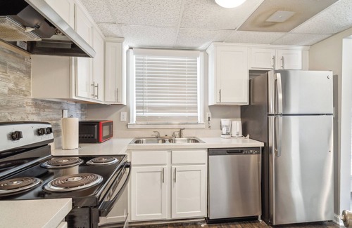 Ellenwood Apartment | Spacious 1 Bed 1.5 Bath Towmhome I Ellenwood