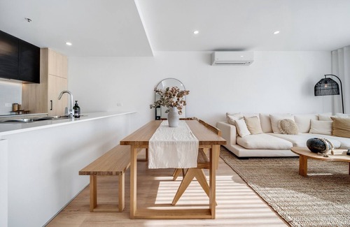Narrabundah Apartment | Spacious 1-Bed Apartment with Gym, BBQ & Parking