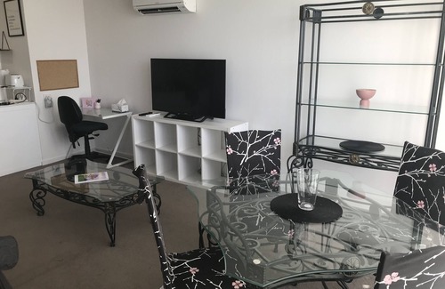 Gungahlin Apartment | Spacious 1 Bed Apartment, parking, gym, pool