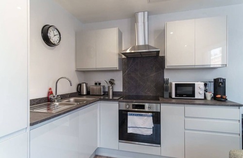 Liverpool Apartment | Spacious 1 Bedroom Apartment in Liverpool