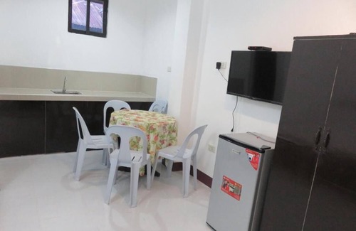 Santa Fe Apartment | Spacious 1-bedroom apartment in Santa Fe with AC - Nanette's Tourist Inn