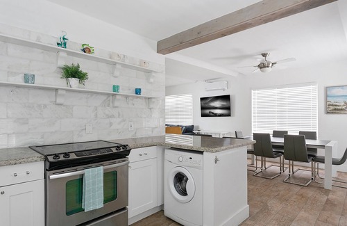 Hollywood Apartment | Spacious 1 Bedroom APT at the beach
