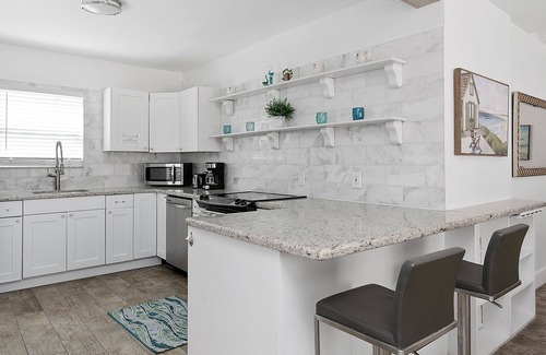 Hollywood Apartment | Spacious 1 Bedroom APT at the beach