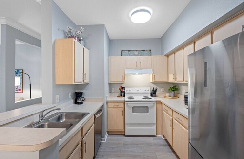 Clearwater Condo | Spacious 1 bedroom condo, walk to the water!