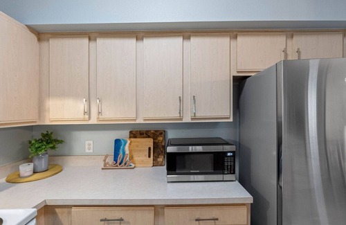 Clearwater Condo | Spacious 1 bedroom condo, walk to the water!