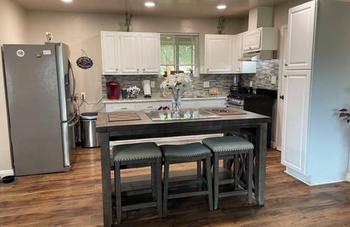 Auburn House | Spacious 1-Bedroom Country Home in South Auburn Close to Hiking and Old Town