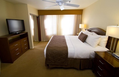 Northeast Santa Fe Resort | Spacious 1 Bedroom Deluxe Suite w/ Resort Pool ,WiFi & More