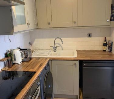 Munster Apartment | Spacious 1 Bedroom Flat In Fulham
