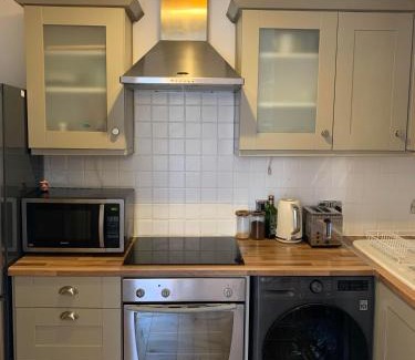 Munster Apartment | Spacious 1 Bedroom Flat In Fulham