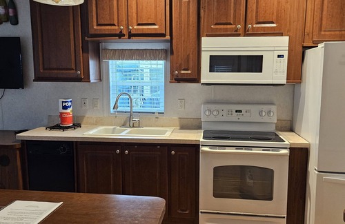 Kissimmee Resort | SPACIOUS 1 BEDROOM HOUSE GOLF CART IN DISNEY AREA 5 STAR RATED MILL CREEK RESORT