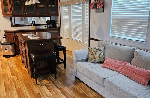 Kissimmee Resort | SPACIOUS 1 BEDROOM HOUSE GOLF CART IN DISNEY AREA 5 STAR RATED MILL CREEK RESORT