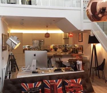 Shadwell Apartment | Spacious 1 Bedroom Split Level Old Pub Conversion Tower Bridge