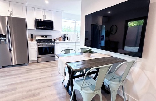 Granada Hills South House | Spacious 1-bedroom private Oasis, In beautiful Granada Hills.
