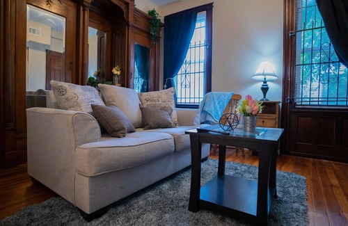 North Philadelphia Apartment | Spacious 1 BR, 2bath located 2 blocks from Temple Hospital