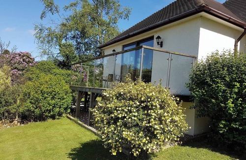 Raymonds Hill Apartment | Spacious 1 BR apartment. Amazing view. Own Garden. Dog friendly.