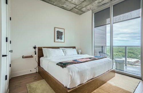 Rainey Street Historic District House | Spacious 1 BR condo - Amazing views - Pool - Kitchen