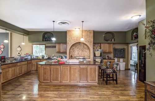 Osseo House | Spacious 10-bedroom, 40 beds, 3.5 bath country home in Osseo, WI with WiFi, AC