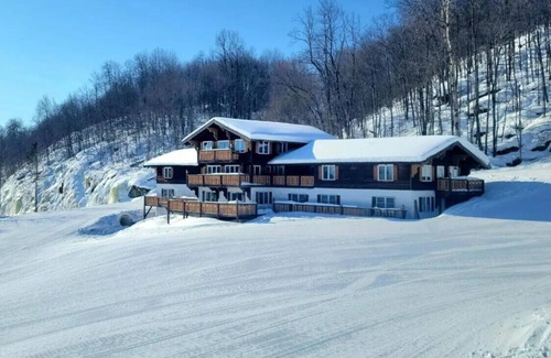 Upson Ski Chalet | Spacious 10-bedroom chalet with WiFi and AC in delightful Upson - Floor 2