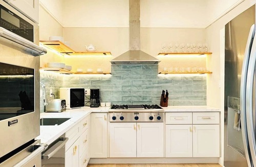 Duboce Triangle Apartment | Spacious 10-BR 4-BA in the Trendy Duboce District