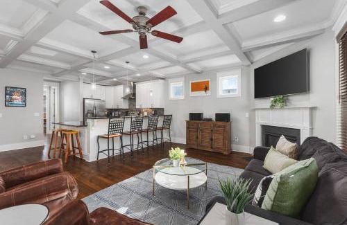 Hope Gardens House | Spacious 11 Bed Germantown Home with 3 Patios Only 1.5 mi to Broadway