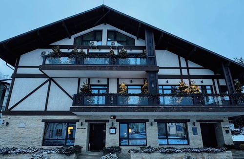 Vatra Dornei Villa | Spacious 12-bedroom villa in charming Vatra Dornei with AC, WiFi