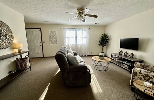 Parkersburg Apartment | Spacious 1200 sq. foot Townhome