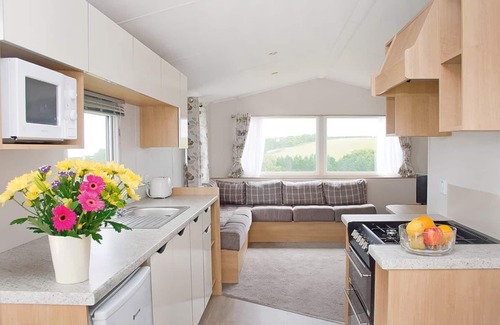 Looe House | Spacious 12ft-wide caravan with one double and two twin.