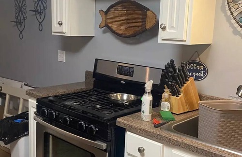 Huntingburg House | Spacious 1450 sf 2 BR Private Suite w/Dog Fe
