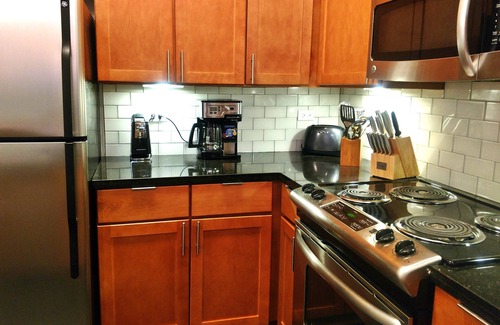 French Quarter Apartment | SPACIOUS 1B/1B w/garage PARKING avail! Fully outfitted; MSG US re: our SPECIALS!