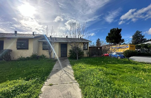 Niles District House | Spacious 1B Townhome with huge yard and AC in lovely Fremont