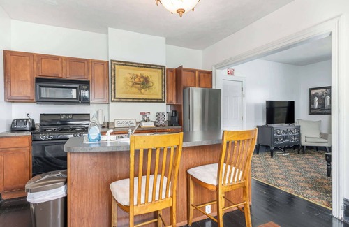 Michigan City Apartment | Spacious 1bd, Close to Beach, Shops, Food & Mall