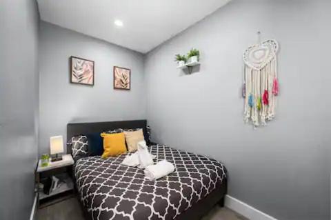 Houston Apartment | Spacious 1BR Galleria Apt with Pool & Free Park