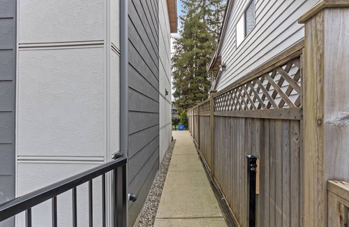 District of North Vancouver House | Spacious 1BR Suite + Sofa Bed Near Capilano Bridge & Trails