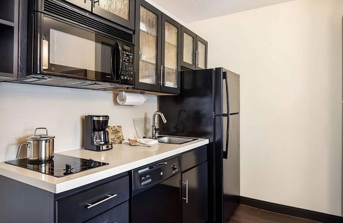 Morris Plains Hotel | Spacious 1BR Suite w/Kitchenette Ideal for Family Trip - Pets welcome!