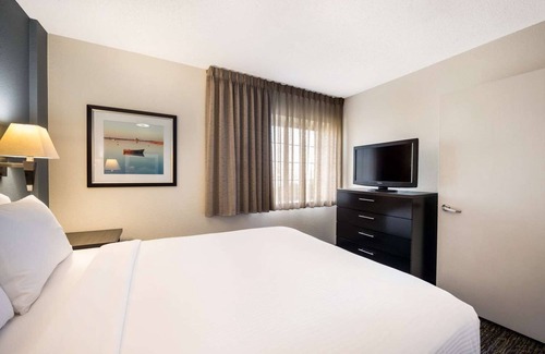 Morris Plains Hotel | Spacious 1BR Suite w/Kitchenette Ideal for Family Trip - Pets welcome!