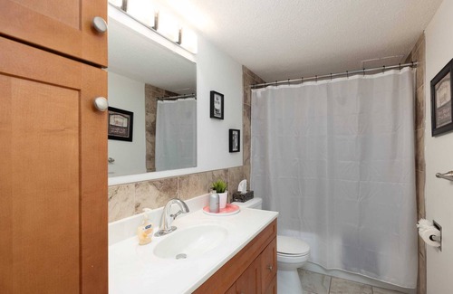 Fort McMurray Apartment | Spacious 1BR | w/ Parking & Wi-Fi | Near NLRHC